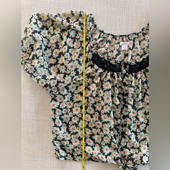 NWT Xhilaration Tie Front Floral Peasant Button Down Top. Size Medium. - Picture 9 of 11